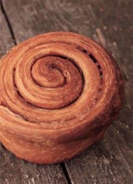 Toon details van Kaneel croissants (per stuk) Afbeeldingen van Kaneel croissants (per stuk)